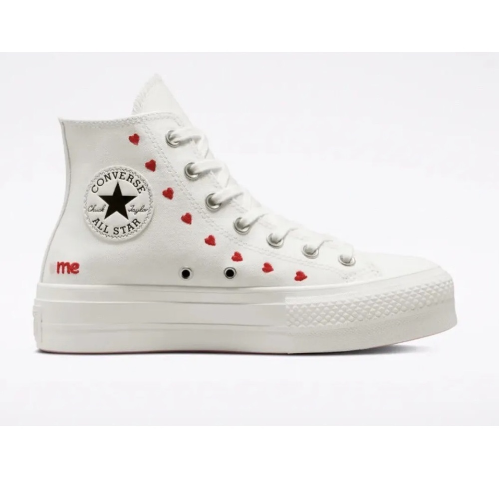 Converse “Chuck Taylor All Star Lift Platform Embroidered Hearts” Size 7